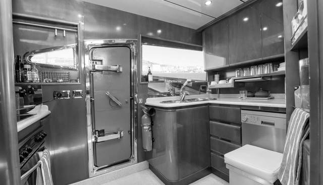 72 MILENIUM yacht for sale 28