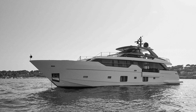 AMOUAJE yacht for sale 37