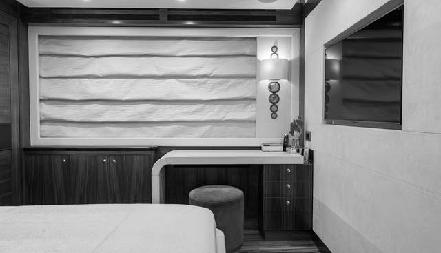 FIREFLY yacht for sale 28