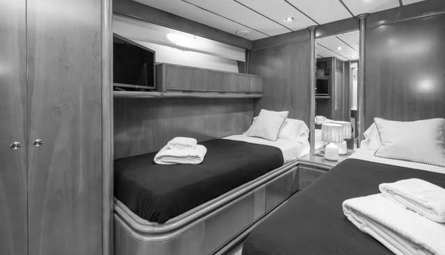 72 MILENIUM yacht for sale 40
