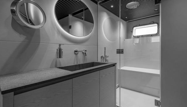 SP110-03 yacht for sale 15