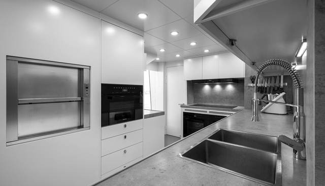 37XP-17 yacht for sale 62