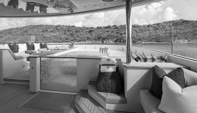 MUCHOS MAS yacht for sale 2