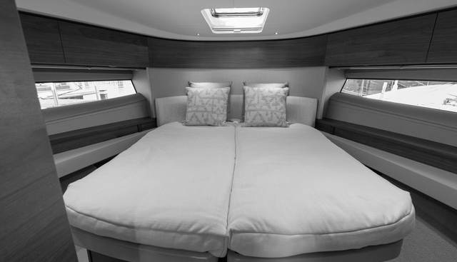 F50201 yacht for sale 10