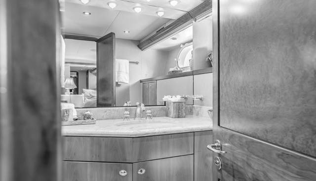 SNOWBORED yacht for sale 23