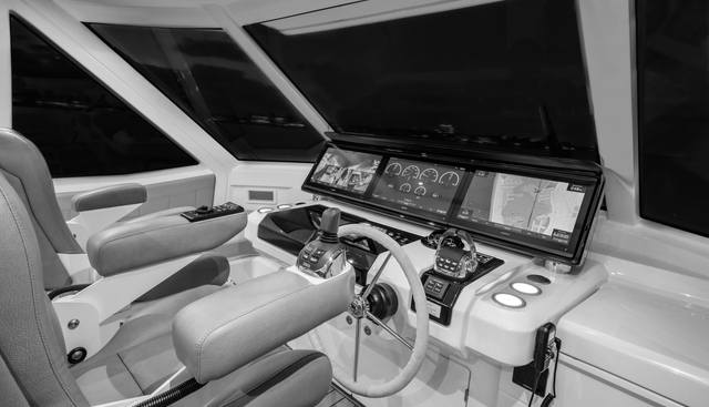 AQUILA 70 yacht for sale 25