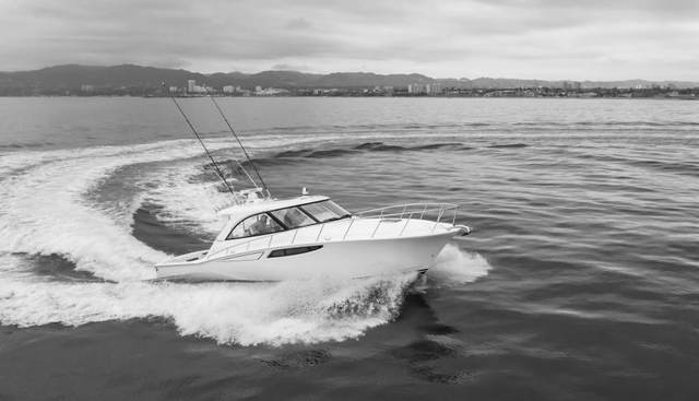 Commodore Two yacht for sale 9