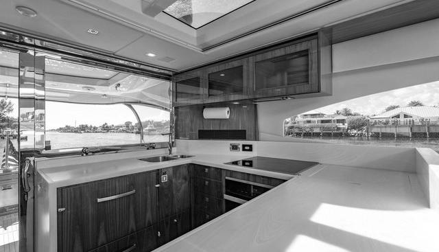 EL MAR V yacht for sale 25