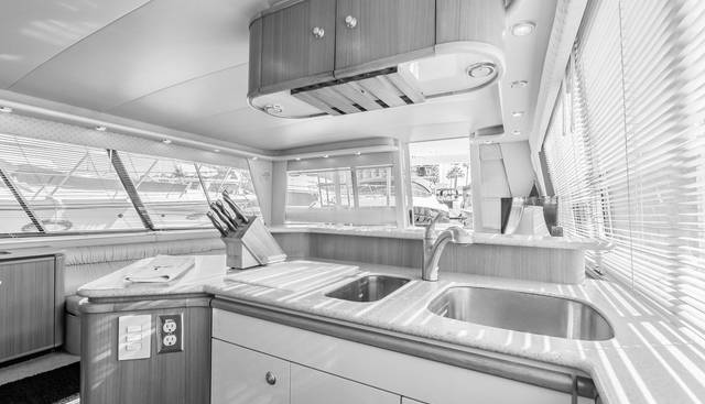 HYVE yacht for sale 23