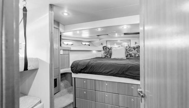 HYVE yacht for sale 38