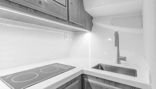 Commodore Two yacht for sale 54