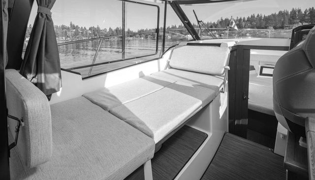 Jeanneau Weekender Offshore yacht for sale 10