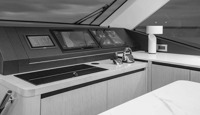 AQUILA 70 yacht for sale 54