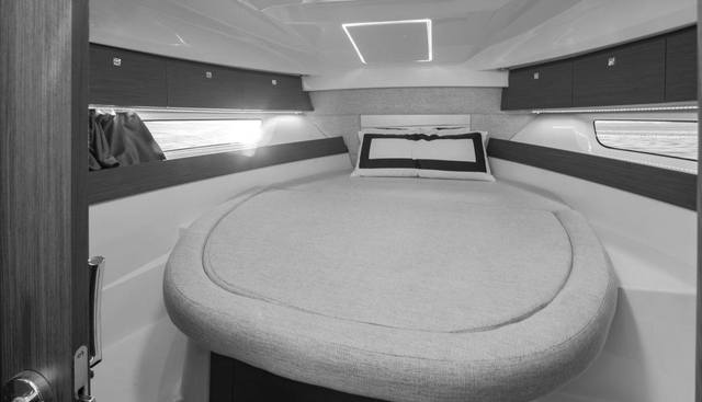 Jeanneau Weekender Offshore yacht for sale 18