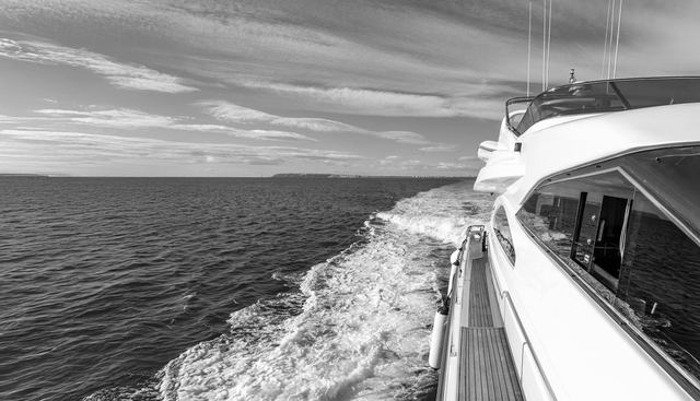 72 MILENIUM yacht for sale 18