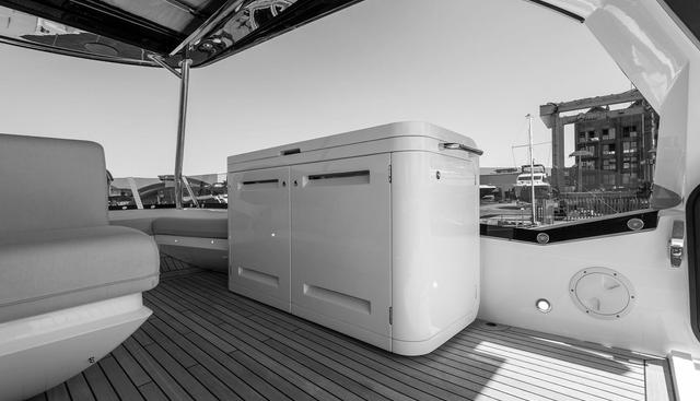 3042568 yacht for sale 13