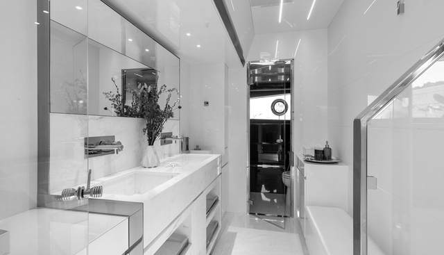 RIES yacht for sale 13
