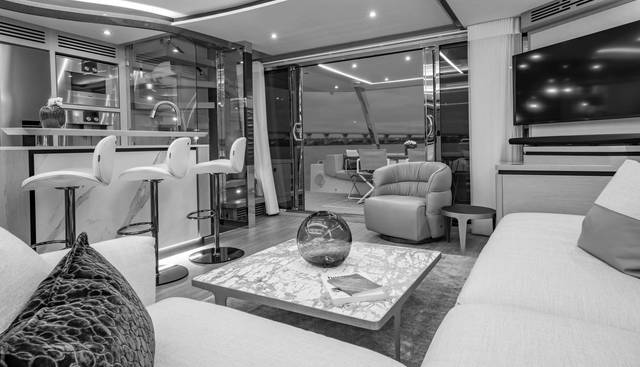 AQUILA 70 yacht for sale 34