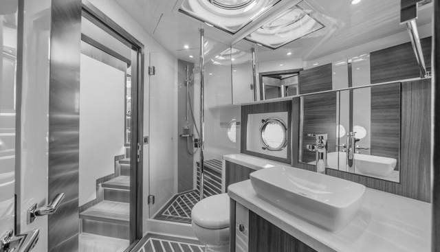 54 DAYBRIDGE yacht for sale 33