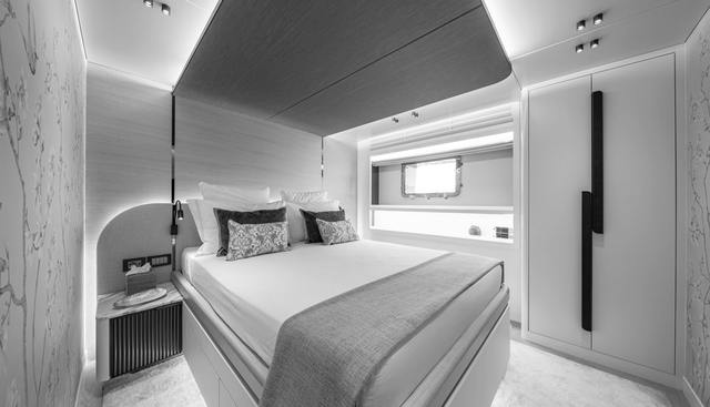 37XP-17 yacht for sale 43