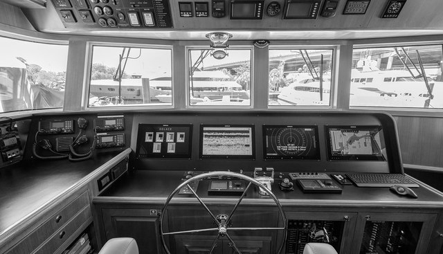 SOLACE yacht for sale 22