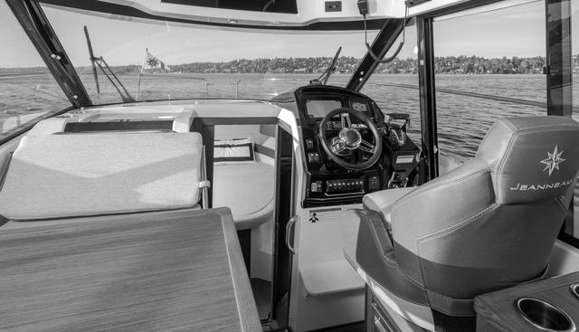 Jeanneau Weekender Offshore yacht for sale 14