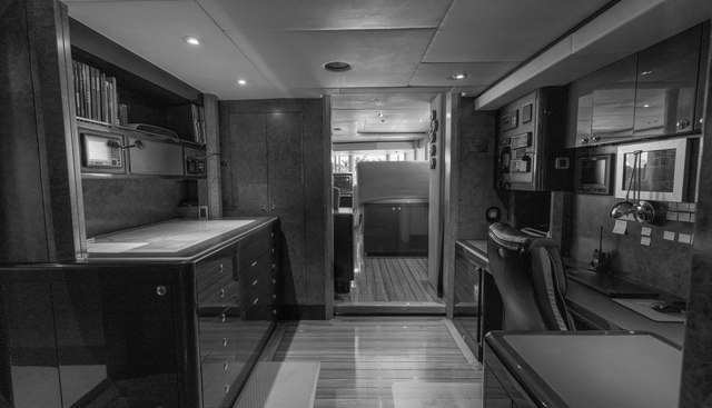 4 Roses yacht for sale 18