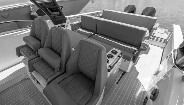 320GTO-783 yacht for sale 14