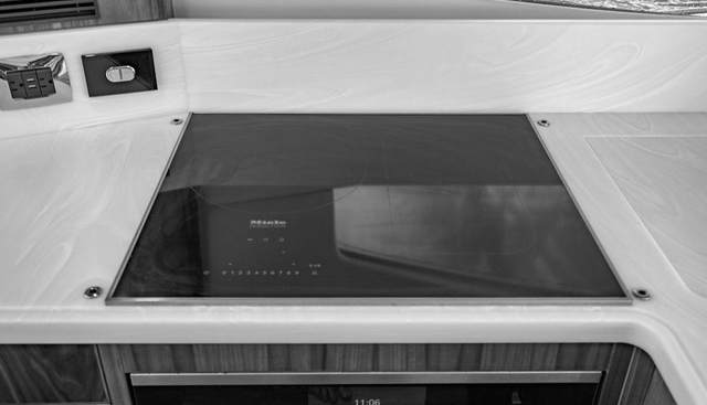 EL MAR V yacht for sale 22