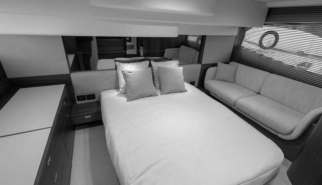 F50201 yacht for sale 7