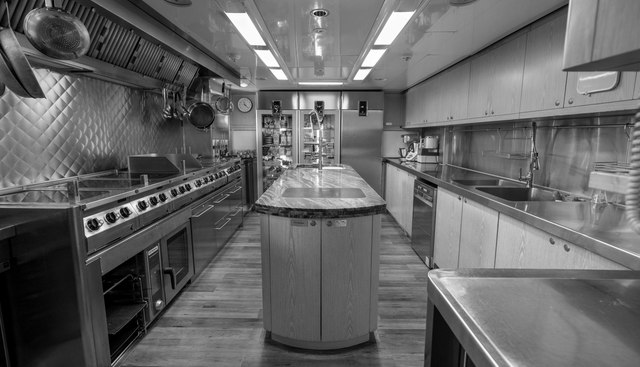 4 Roses yacht for sale 15