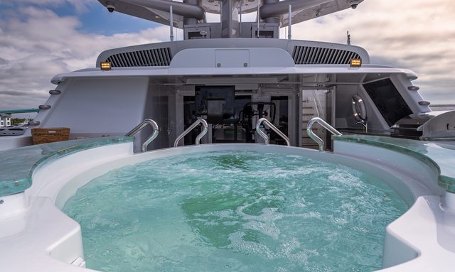 Starship yacht Sundeck Amenities