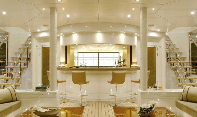 Siren yacht Circular Inside/Outside Bar 