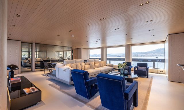 Serenity yacht Transformable Salon