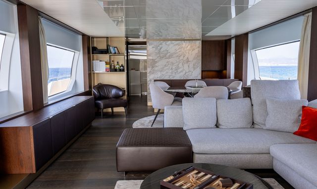 CS10 Mare yacht Sophisticated Salon