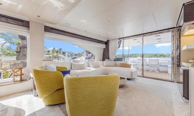 Limitless yacht Full-Height Windows