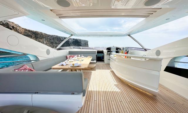 Everdeen yacht Retractable Roof