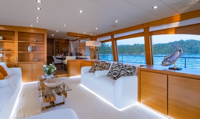 Hummingbird yacht Open-Plan Main Deck Salon