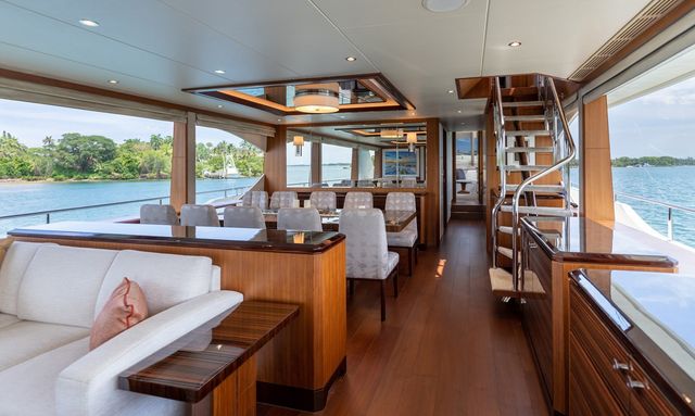 Zephyr yacht Spacious Main Deck