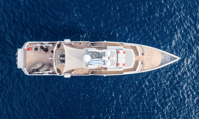 Preference 19 yacht Upper deck social hub with DJ station