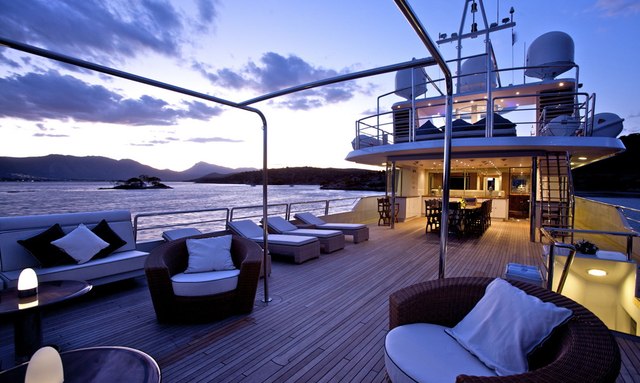 Achilles yacht Sun Deck 