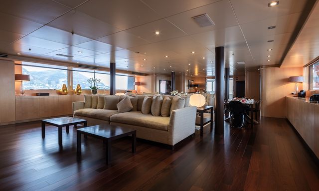 Ipanemas yacht Luxurious Wood Finishes