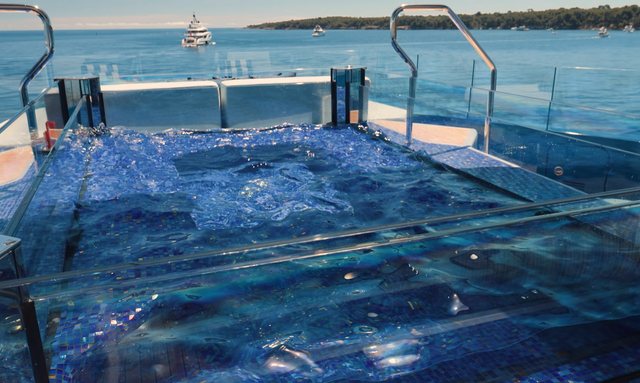 Sui Generis yacht Two Pools, Two Perspectives