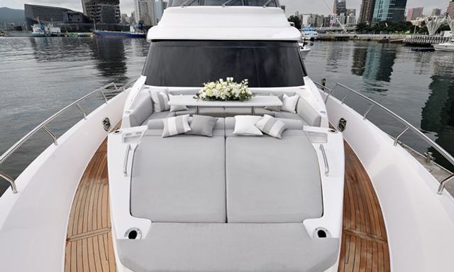 Valiant yacht Sociable Foredeck