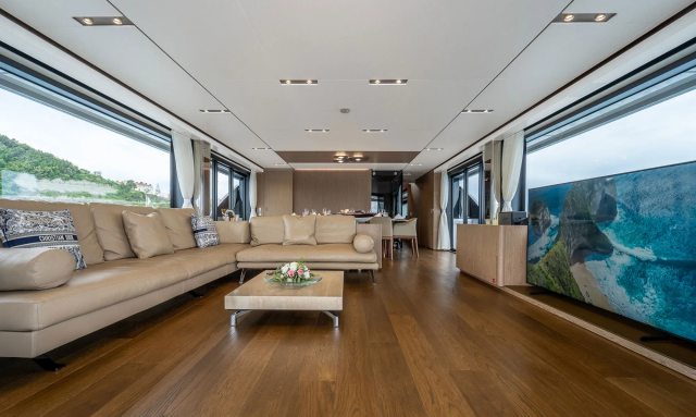 Isotta yacht Spacious Salon