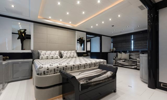 Veni Vidi Vici yacht Full-Beam Owner’s Suite
