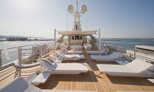 Light Holic yacht Sundeck Design