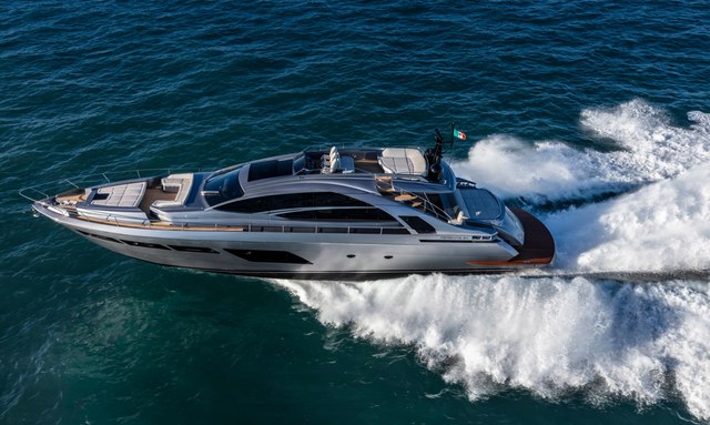 Crash yacht 45-Knot Pershing Performance