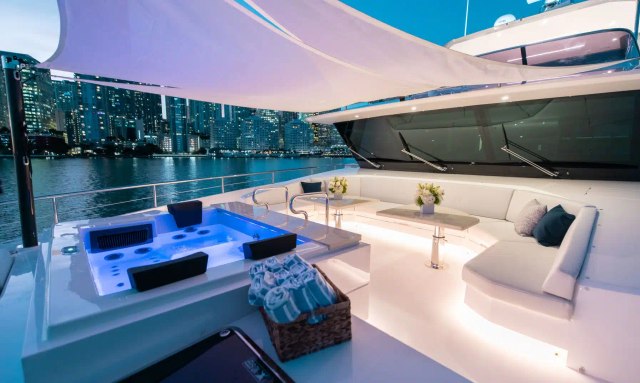 Freedom yacht Outdoor Comforts