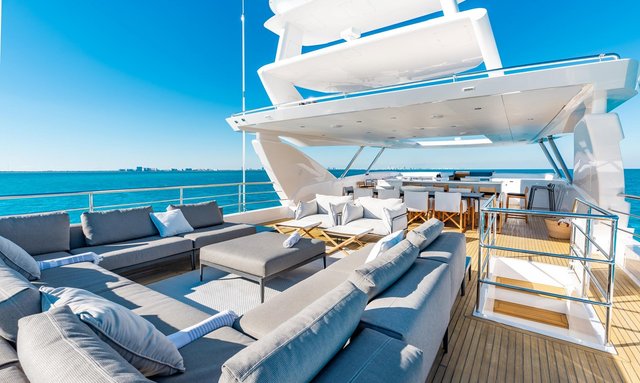 Adagio yacht Capacious Flybridge